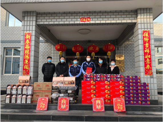 區(qū)鎮(zhèn)兩級領(lǐng)導(dǎo)蒞臨天罡為留京過年員工送溫暖
