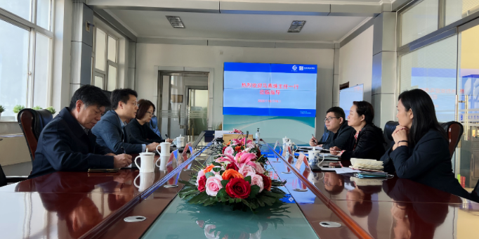 大興區(qū)產(chǎn)促中心馬燕珠主任蒞臨天罡集團(tuán)并頒發(fā)“新國門”領(lǐng)軍人才獎杯